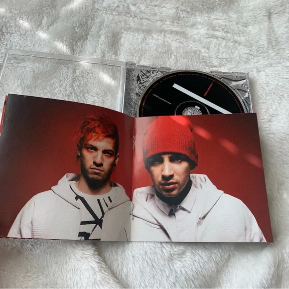 ୨୧ ･ﾟ✧ Twenty One Pilots CD - Picture 3 of 5